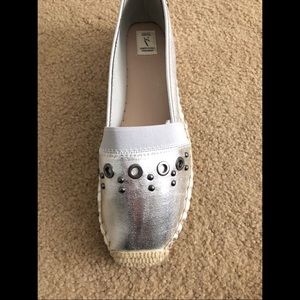 Simply Vera Vera Wang women’s flats